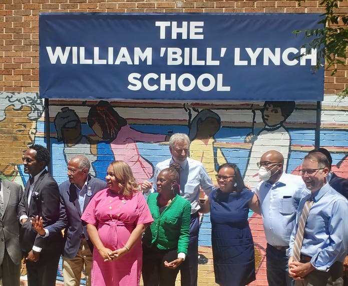 bill-lynch-harlem-school-renamed___17162455812 (1)
